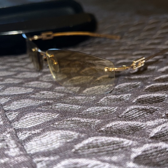 Gucci Sunglasses - Picture 3 of 5